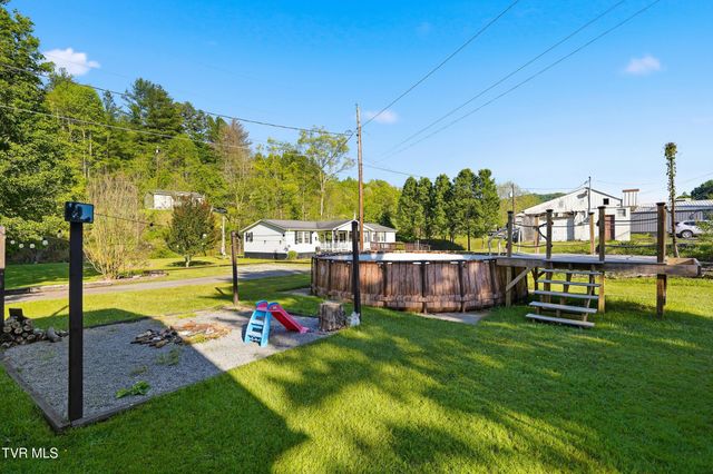 5728 Cranes Nest Road, Coeburn, VA 24230