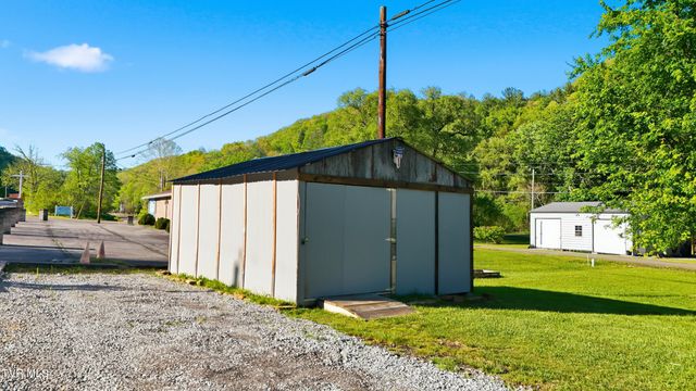 5728 Cranes Nest Road, Coeburn, VA 24230