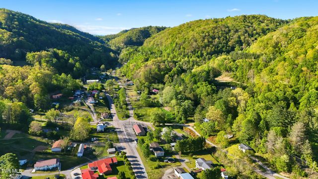 5728 Cranes Nest Road, Coeburn, VA 24230