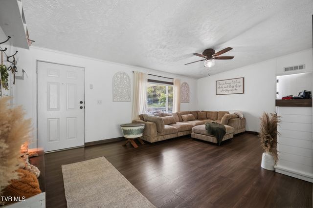 5728 Cranes Nest Road, Coeburn, VA 24230