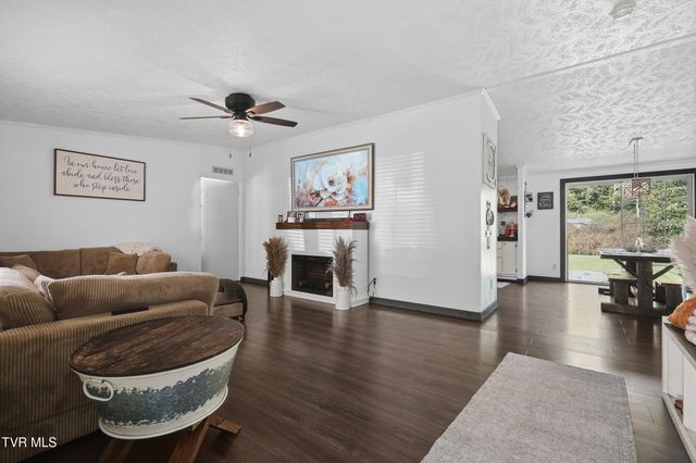 5728 Cranes Nest Road, Coeburn, VA 24230