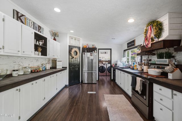 5728 Cranes Nest Road, Coeburn, VA 24230