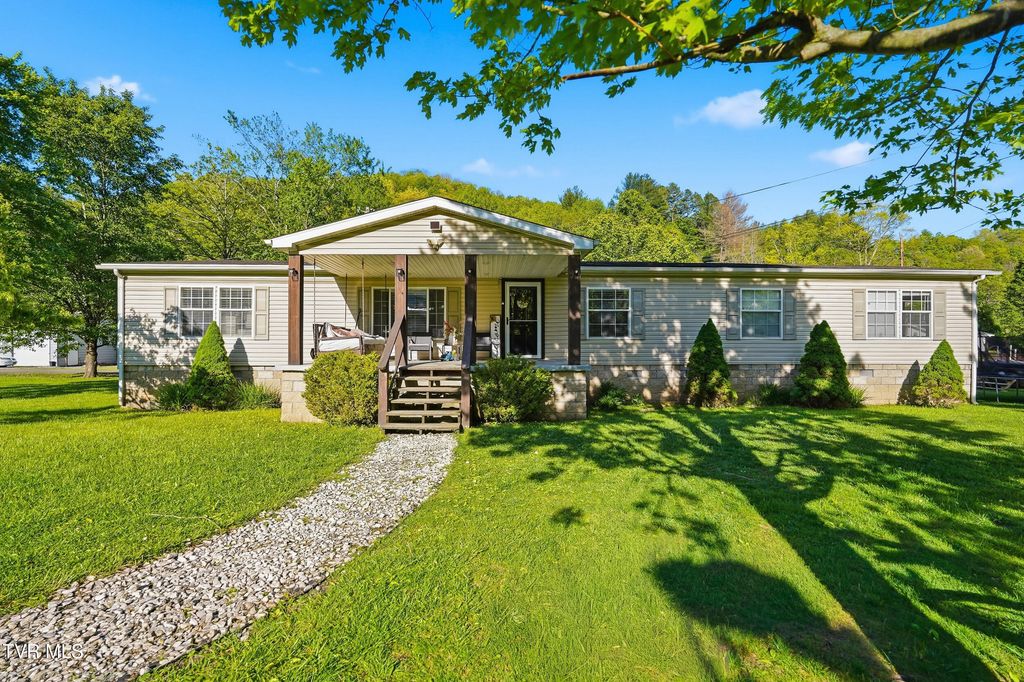 5728 Cranes Nest Road, Coeburn, VA 24230