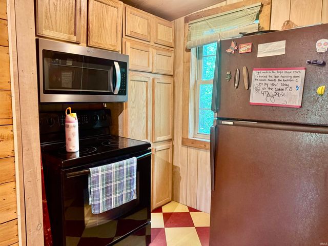 25 Hillbilly Hollar Road, Bedford, IN 47421