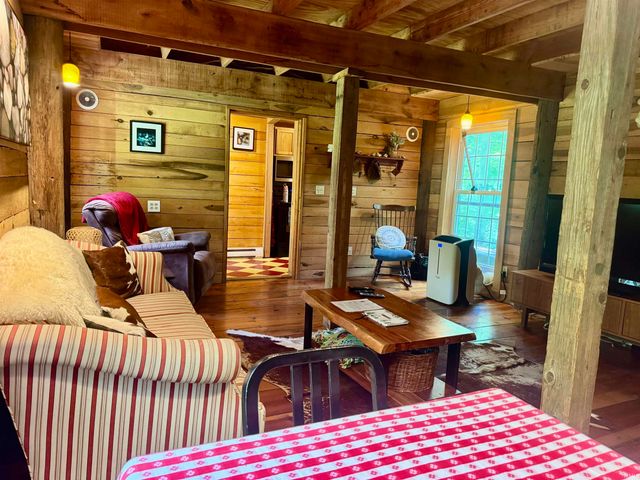 25 Hillbilly Hollar Road, Bedford, IN 47421
