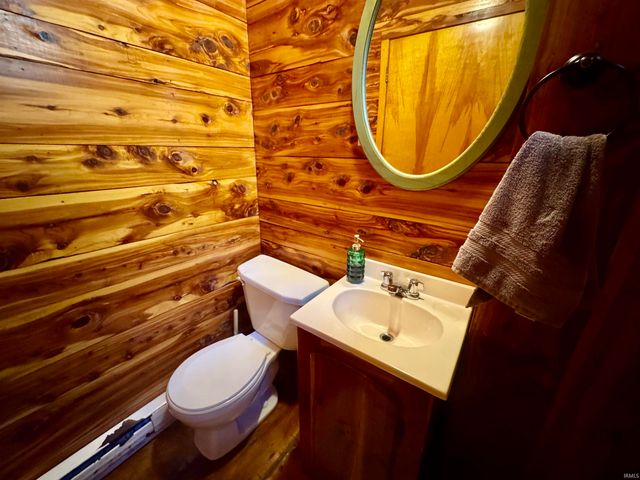 25 Hillbilly Hollar Road, Bedford, IN 47421
