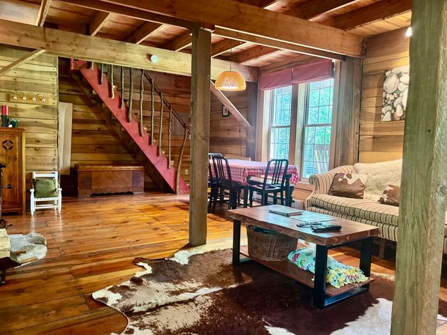 25 Hillbilly Hollar Road, Bedford, IN 47421