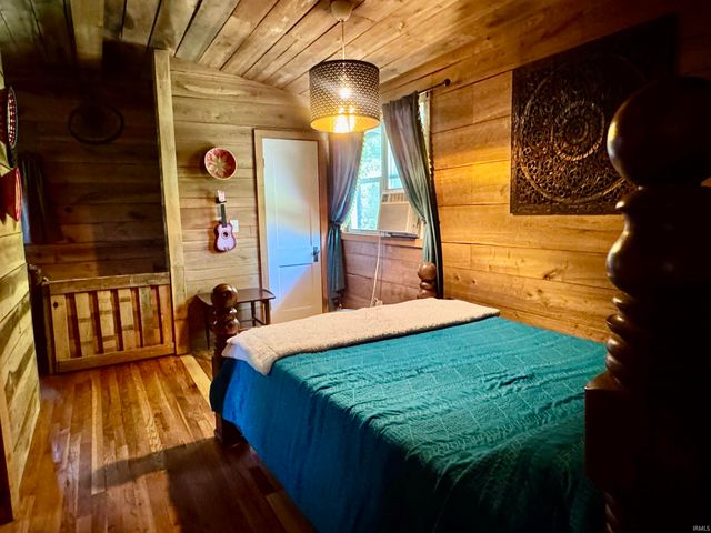 25 Hillbilly Hollar Road, Bedford, IN 47421