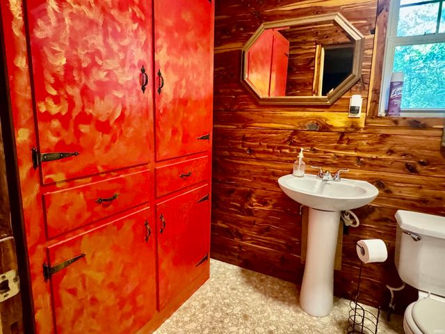 25 Hillbilly Hollar Road, Bedford, IN 47421