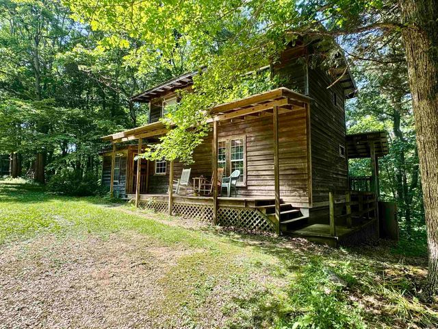 25 Hillbilly Hollar Road, Bedford, IN 47421