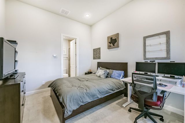 1040 W 26th Street E, Houston, TX 77008