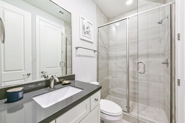 1040 W 26th Street E, Houston, TX 77008