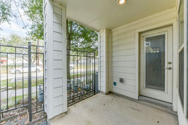1040 W 26th Street E, Houston, TX 77008