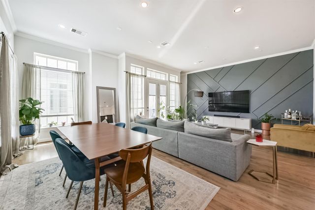 1040 W 26th Street E, Houston, TX 77008