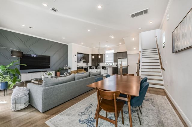 1040 W 26th Street E, Houston, TX 77008