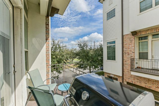 1040 W 26th Street E, Houston, TX 77008