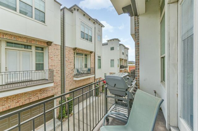 1040 W 26th Street E, Houston, TX 77008