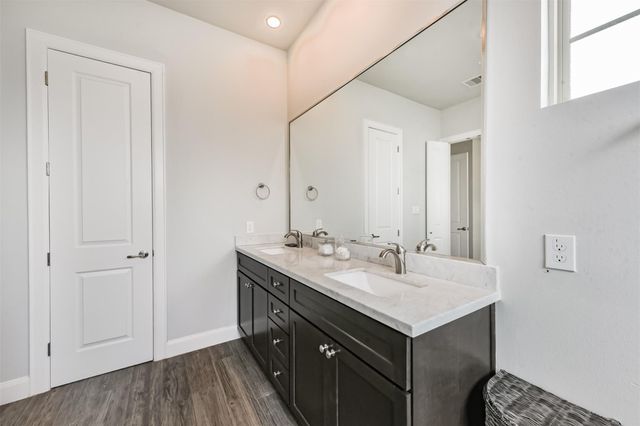 1040 W 26th Street E, Houston, TX 77008