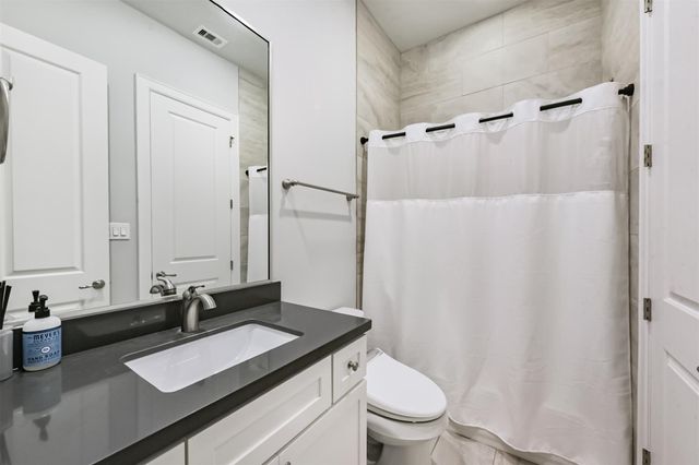 1040 W 26th Street E, Houston, TX 77008