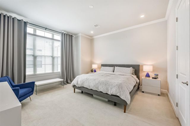 1040 W 26th Street E, Houston, TX 77008