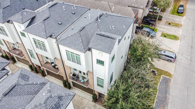 1040 W 26th Street E, Houston, TX 77008