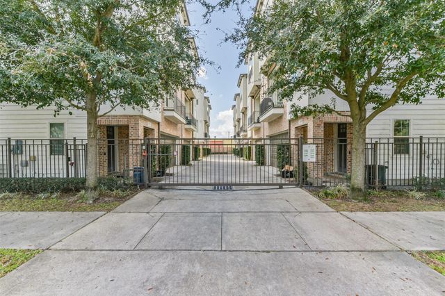 1040 W 26th Street E, Houston, TX 77008