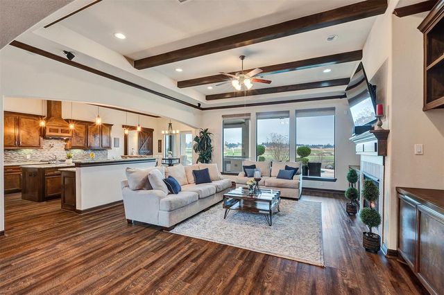 224 N Waterstone Drive, Montgomery, TX 77356
