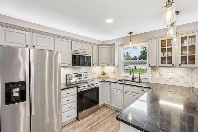 806 South Street, Waunakee, WI 53597