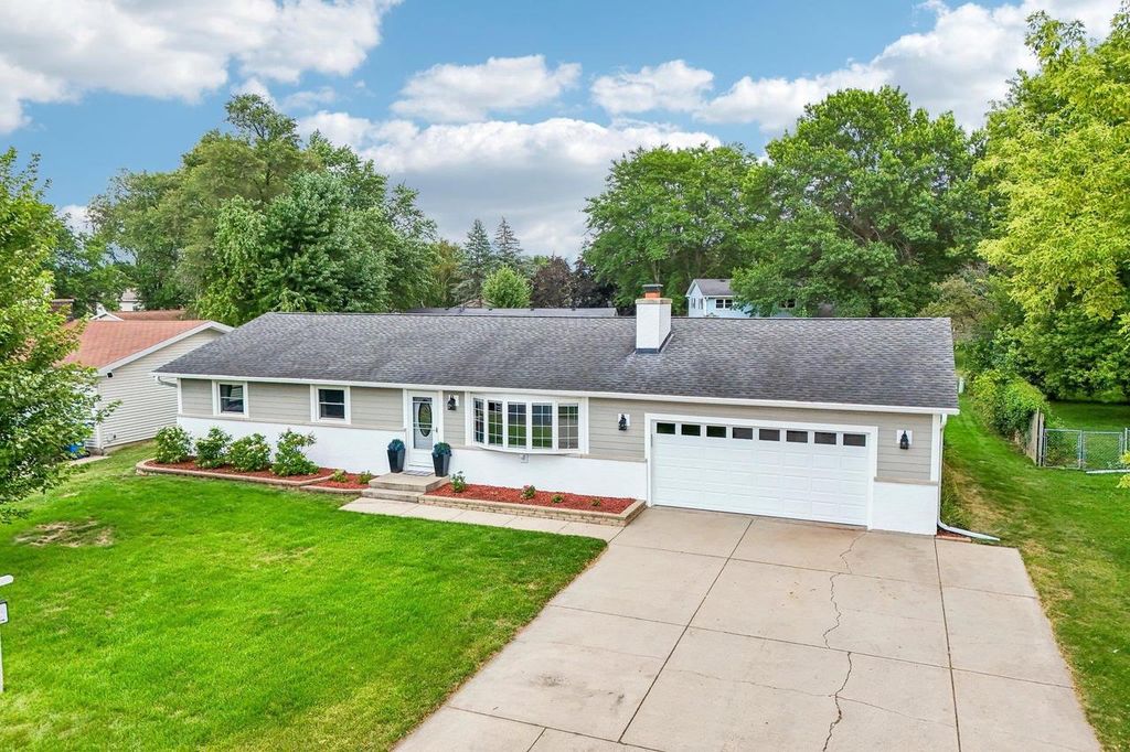 806 South Street, Waunakee, WI 53597