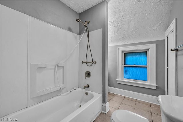 2407 Mira Court, Cleveland, OH 44109