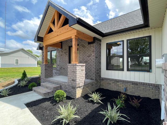 1360 Eagle Ln, Mayfield, KY 42066