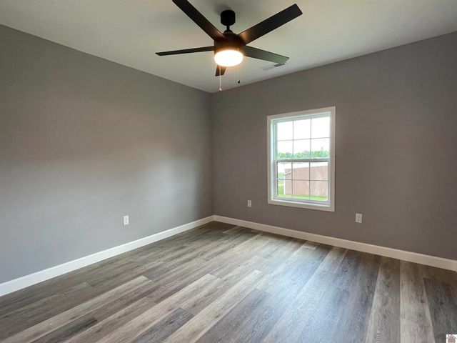 1360 Eagle Ln, Mayfield, KY 42066