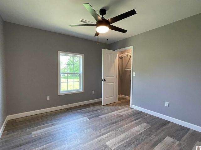 1360 Eagle Ln, Mayfield, KY 42066