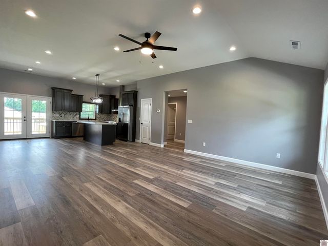 1360 Eagle Ln, Mayfield, KY 42066