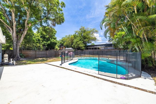 1819 WEST DRIVE, Clearwater, FL 33755