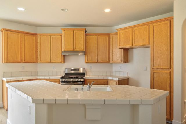 417 Arlingdale Cir, Rio Linda, CA 95673