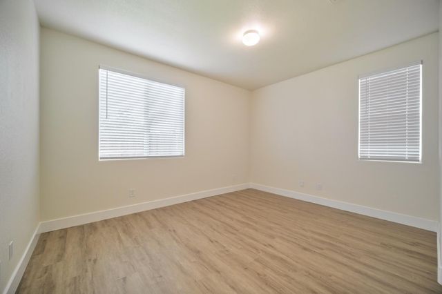 417 Arlingdale Cir, Rio Linda, CA 95673