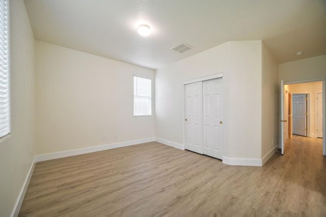 417 Arlingdale Cir, Rio Linda, CA 95673