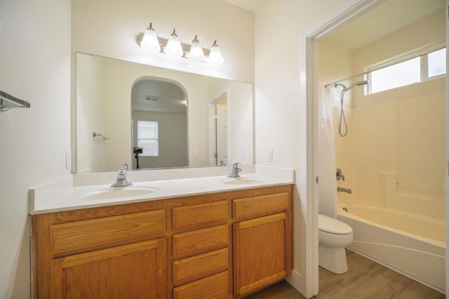 417 Arlingdale Cir, Rio Linda, CA 95673