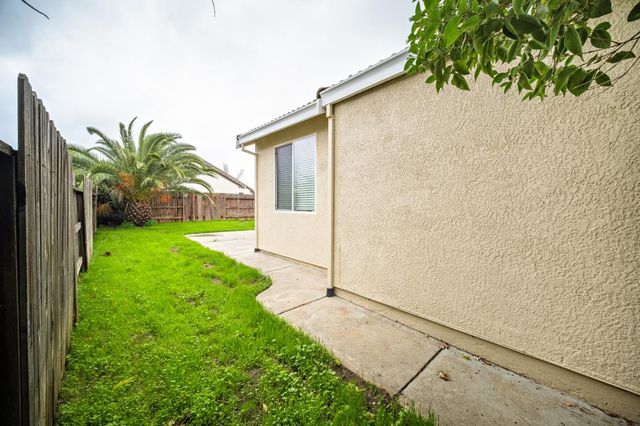 417 Arlingdale Cir, Rio Linda, CA 95673