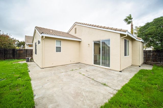 417 Arlingdale Cir, Rio Linda, CA 95673