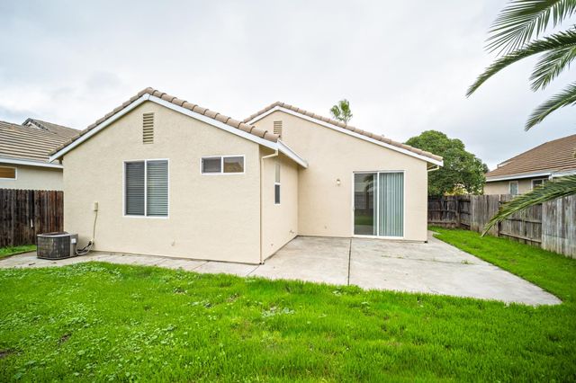 417 Arlingdale Cir, Rio Linda, CA 95673