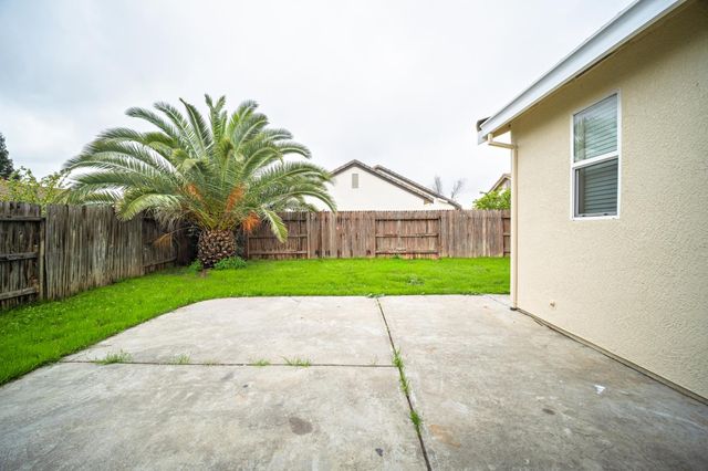 417 Arlingdale Cir, Rio Linda, CA 95673