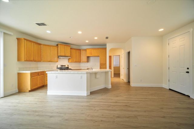 417 Arlingdale Cir, Rio Linda, CA 95673