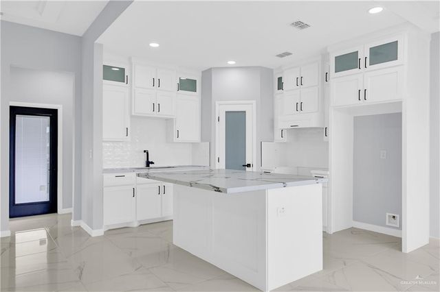 912 Bella Avenue, Alamo, TX 78516