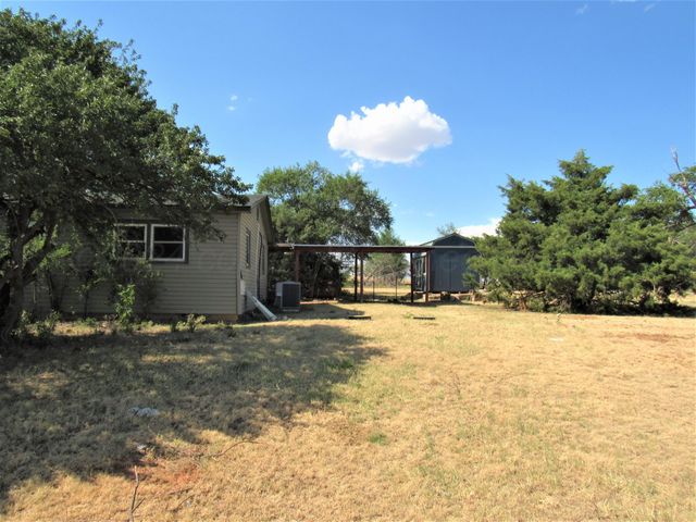 6761 County Rd 11, Shamrock, TX 79079