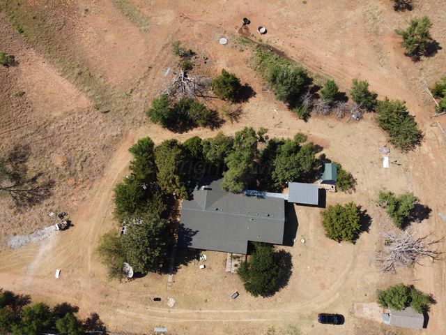 6761 County Rd 11, Shamrock, TX 79079