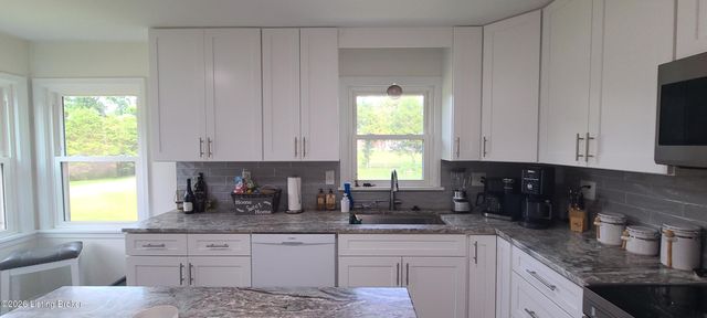 7001 Monty Ln, Louisville, KY 40291