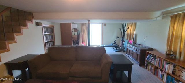 7001 Monty Ln, Louisville, KY 40291