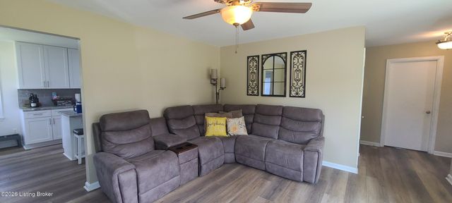 7001 Monty Ln, Louisville, KY 40291